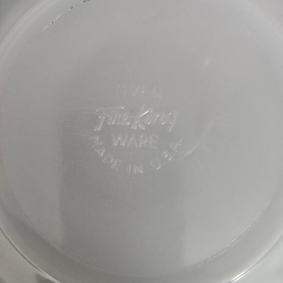 Fire-King Primrose 5.75 Saucers Set of 4 White Red Floral Milk Glass USA Vintage - Picture 3 of 6